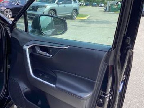 Used 2019 Toyota RAV4 XLE FWD image 17
