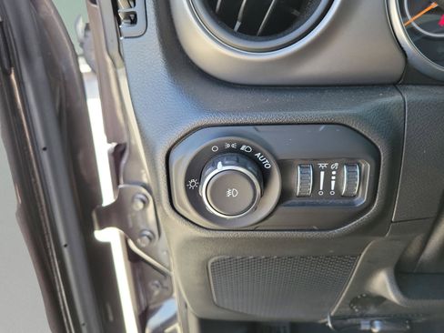 Used 2021 Jeep Wrangler Sport AWD/4WD image 27