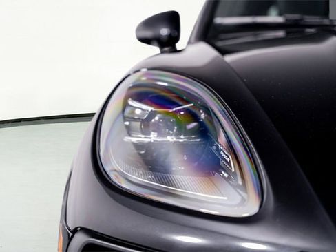 Used 2022 Porsche Macan S w/ Premium Package Plus image 24