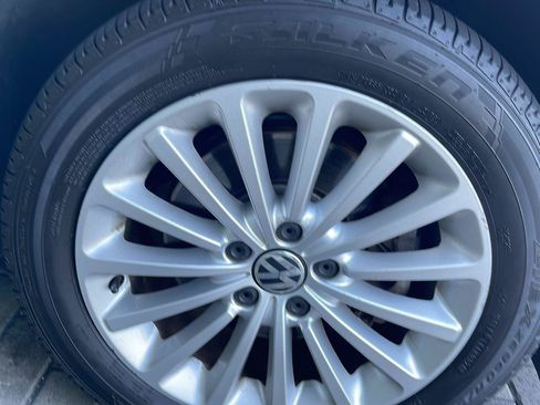 Used 2017 Volkswagen Passat 1.8T SE FWD image 5