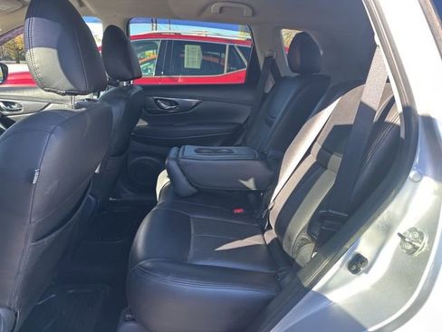 Used 2018 Nissan Rogue SV w/ Premium Package image 9
