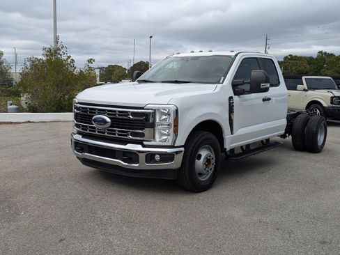 New 2025 Ford F350 XL w/ XL Chrome Package image 8