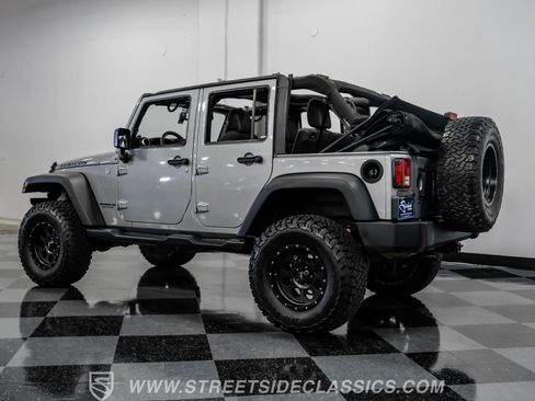 Used 2015 Jeep Wrangler Unlimited Rubicon w/ Connectivity Group image 8