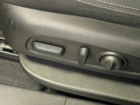 Certified 2022 GMC Terrain SLE w/ Driver Convenience Package image 9