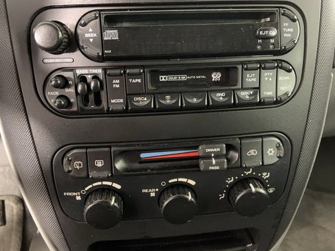 Used 2004 Dodge Grand Caravan SXT image 10