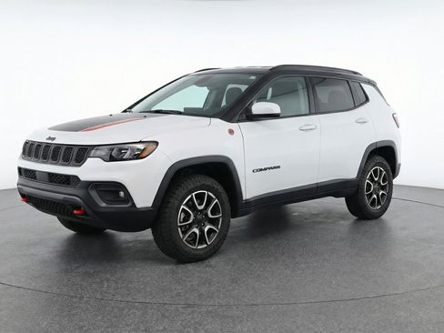 Used 2025 Jeep Compass Trailhawk w/ Trailer Tow Group image 3