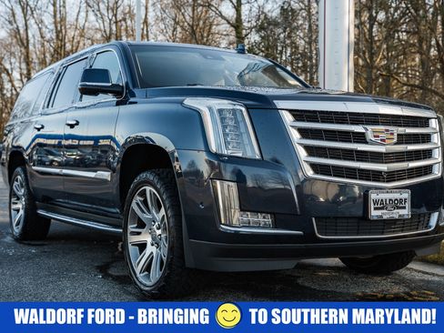 Used 2019 Cadillac Escalade ESV Luxury image 1