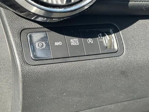 Used 2025 Chevrolet Equinox LT w/ Convenience Package II image 11