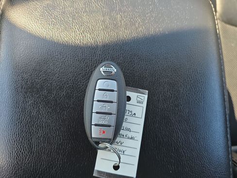 Used 2020 Nissan Pathfinder Platinum AWD/4WD image 12