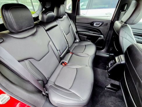 Used 2024 Jeep Compass Latitude w/ Sun and Sound Group image 27