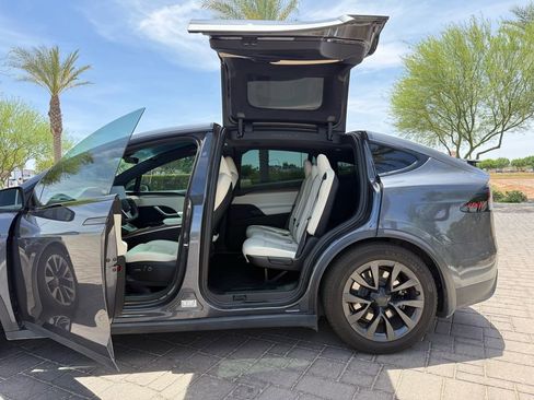 Used 2022 Tesla Model X AWD/4WD image 12