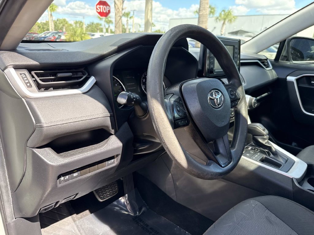Used 2021 Toyota RAV4 XLE w/ Convenience Package FWD image 23