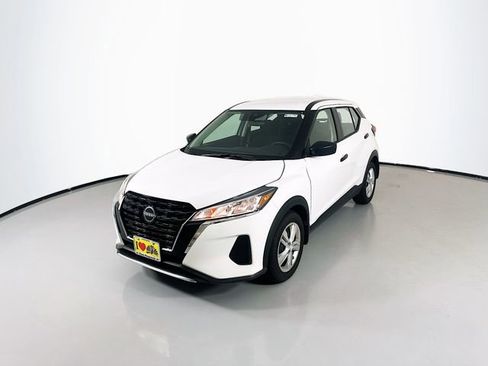 New 2025 Nissan Kicks Play S FWD image 3