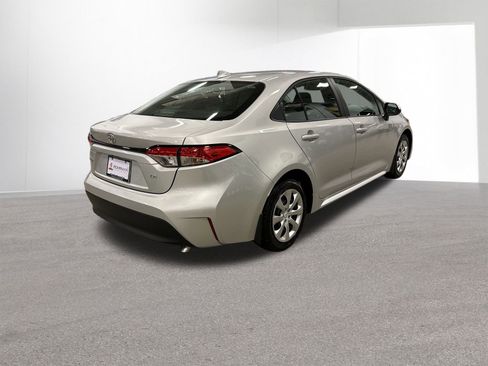 Used 2025 Toyota Corolla LE image 33