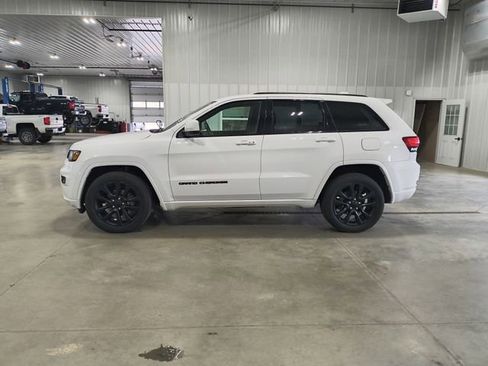 Used 2019 Jeep Grand Cherokee Altitude AWD/4WD image 5