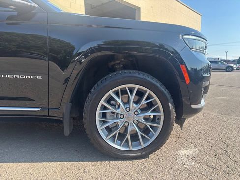 Used 2023 Jeep Grand Cherokee L Summit w/ Advanced Protech Group IV AWD/4WD image 2
