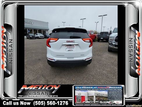 Used 2024 GMC Terrain SLT image 13