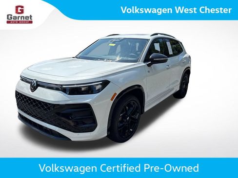 Used 2025 Volkswagen Tiguan SE R-Line AWD/4WD image 1