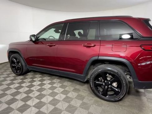 Used 2023 Jeep Grand Cherokee Altitude AWD/4WD image 8