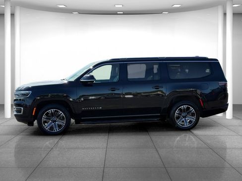Used 2024 Jeep Wagoneer L Series II w/ Flexible Seating Group AWD/4WD image 4