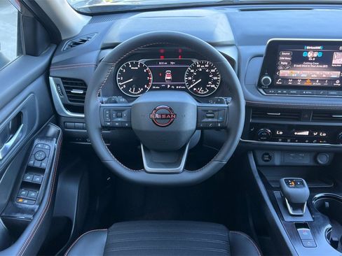 Used 2025 Nissan Rogue SV image 16