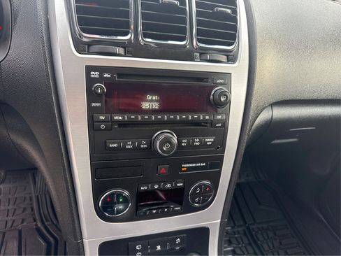 Used 2011 GMC Acadia SLE FWD image 16