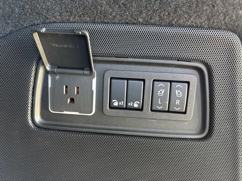 Used 2025 Cadillac Escalade Sport w/ Touring Package image 13