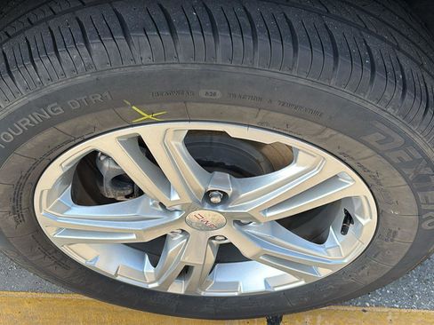 Used 2019 GMC Terrain SLE w/ LPO, Floor Liner Package FWD image 11