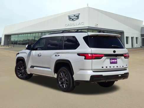 Used 2025 Toyota Sequoia Platinum AWD/4WD image 4