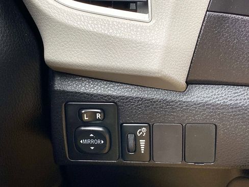 Used 2016 Toyota Corolla LE image 32