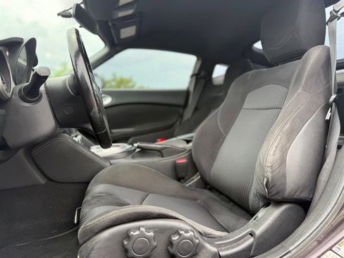 Used 2017 Nissan 370Z w/ Sport Package image 17