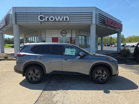 New 2026 Nissan Rogue SV AWD/4WD image 2
