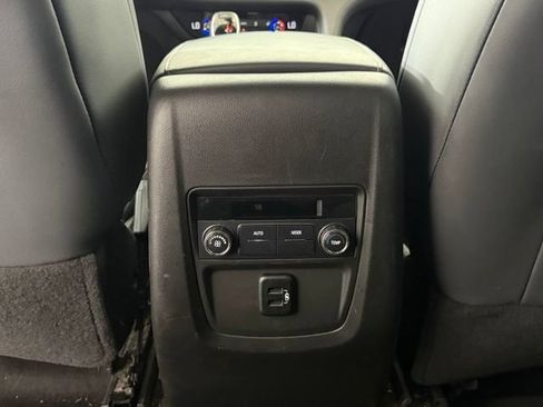 Used 2018 Buick Enclave Essence FWD image 24