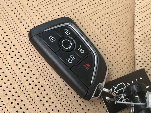 New 2025 Cadillac Escalade IQ Sport 2 w/ LPO, ONYX Package image 33