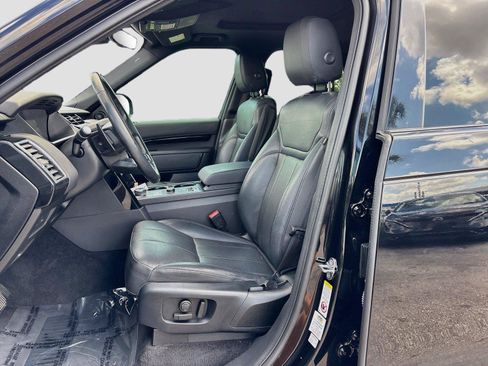 Used 2019 Land Rover Discovery SE AWD/4WD image 21