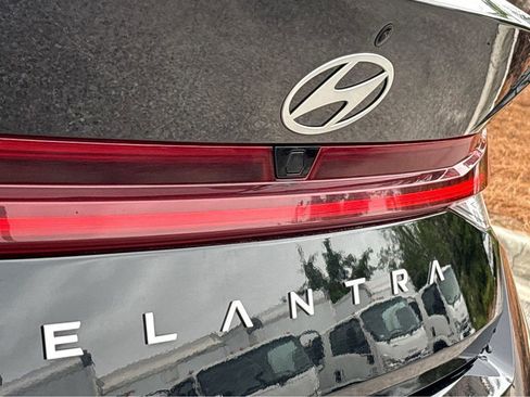 Used 2025 Hyundai Elantra SEL FWD image 23