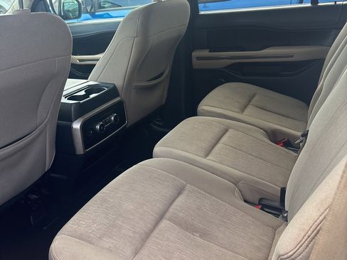 Used 2022 Ford Expedition XLT image 5