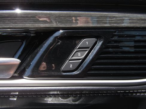Used 2022 Jeep Wagoneer Series III w/ Convenience Group I AWD/4WD image 24