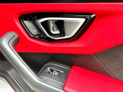 Used 2021 Lamborghini Urus image 25