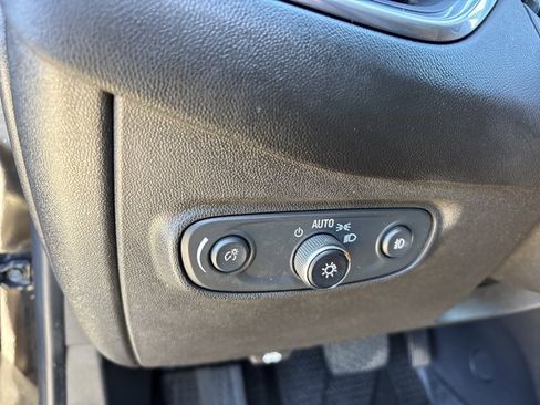 Used 2020 Chevrolet Equinox LT image 25