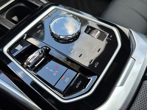 New 2026 BMW 760i xDrive image 23