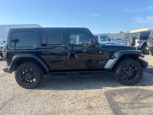 Used 2025 Jeep Wrangler Unlimited Sahara AWD/4WD image 4