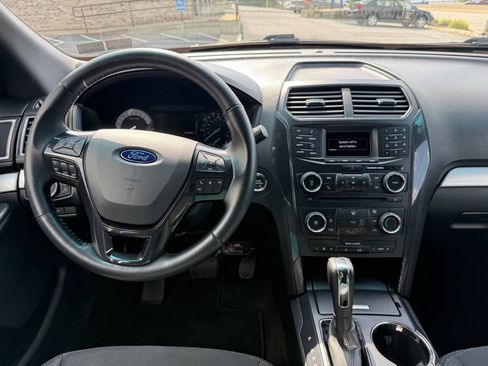 Used 2017 Ford Explorer XLT AWD/4WD image 25