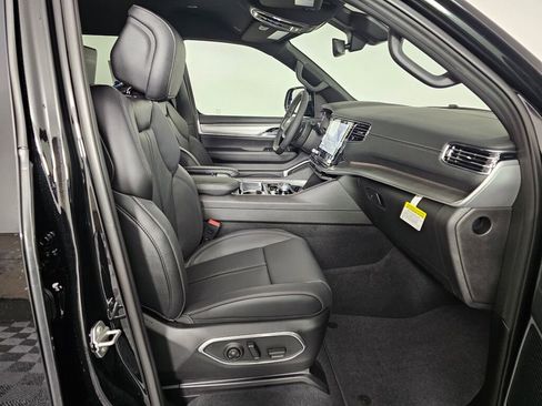 New 2026 Jeep Grand Wagoneer L Limited w/ Rear Seat Video Group I image 39