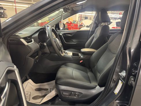 Used 2025 Toyota RAV4 XLE AWD/4WD image 14