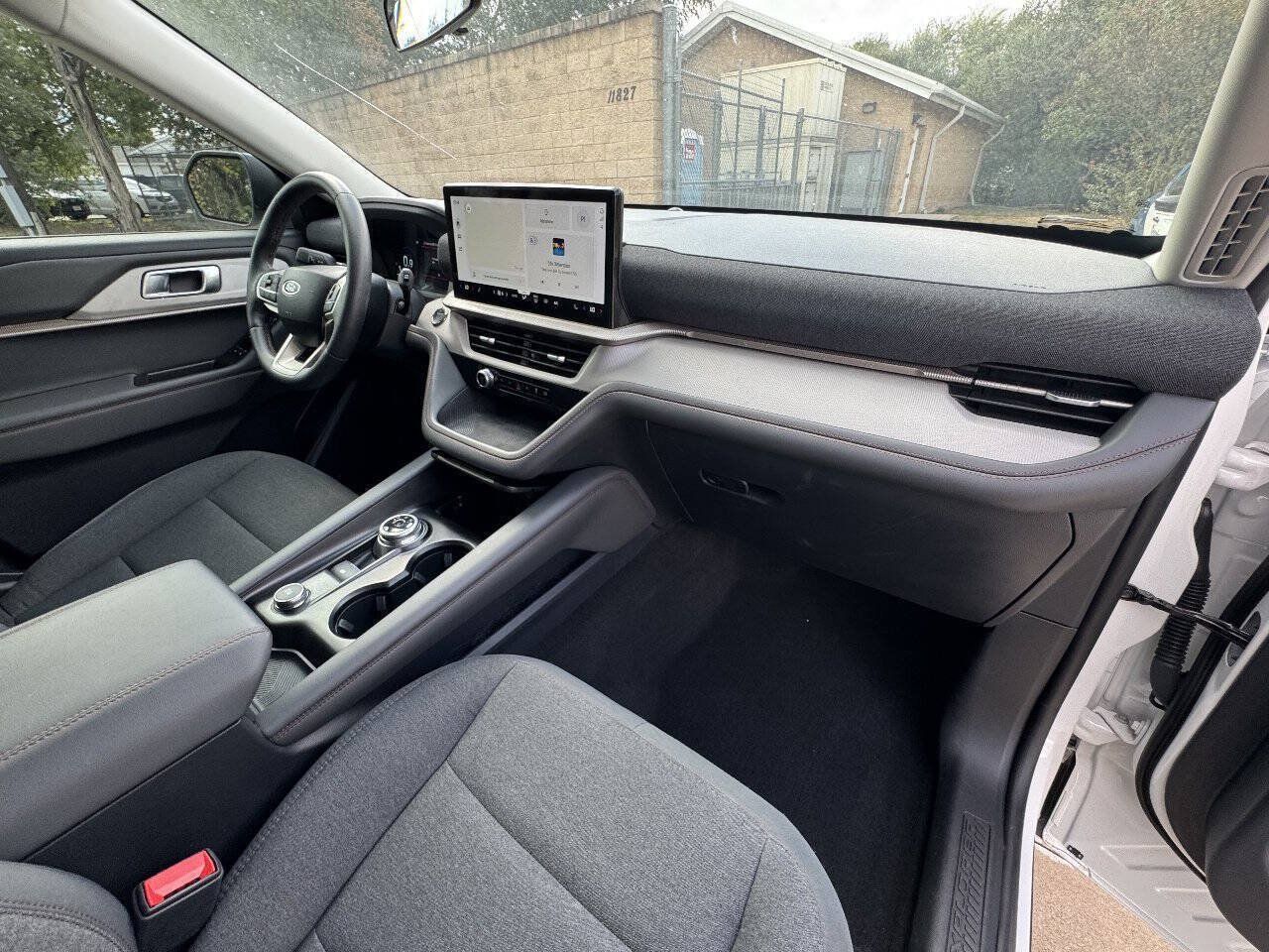 Used 2025 Ford Explorer Active RWD image 26