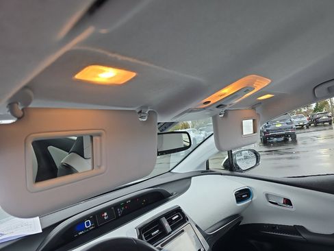 Used 2016 Toyota Prius Four image 13