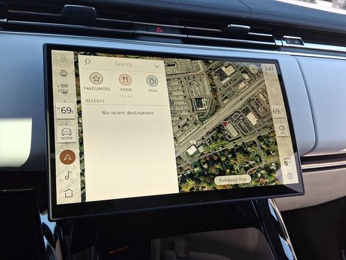 Used 2024 Land Rover Range Rover Sport SE image 24