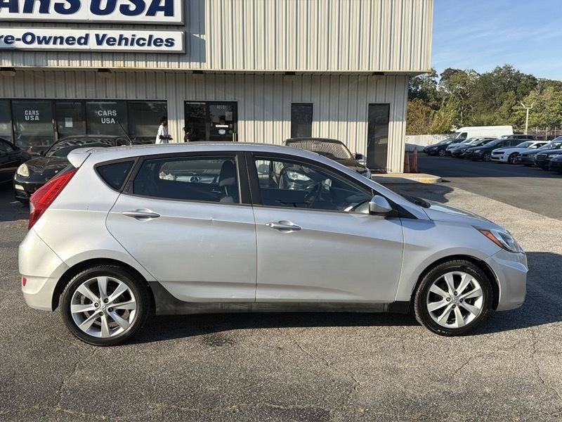Used 2012 Hyundai Accent SE FWD image 9
