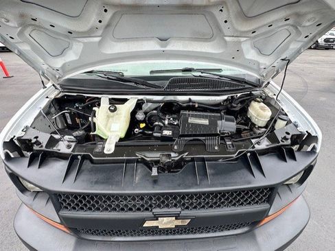 Used 2016 Chevrolet Express 2500 image 22